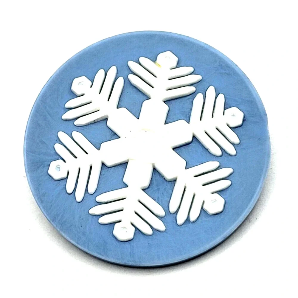 Vintage Hallmark Christmas White on Blue Snowflake Pin Brooch 1985 1.5
